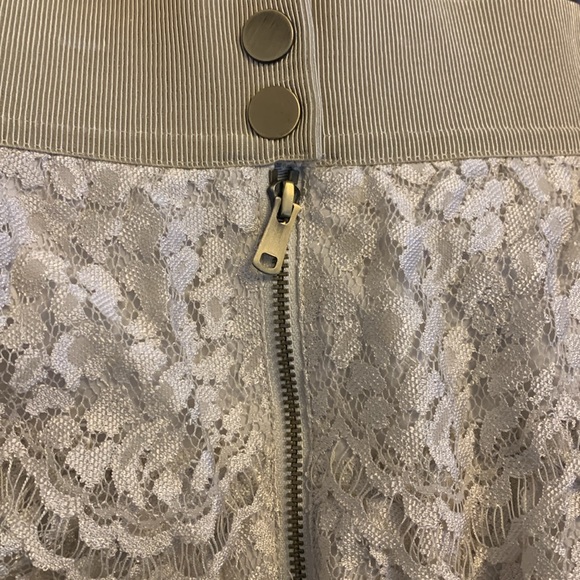 Ann Taylor Champagne Lace Skirt, Size 12 - Picture 3 of 6